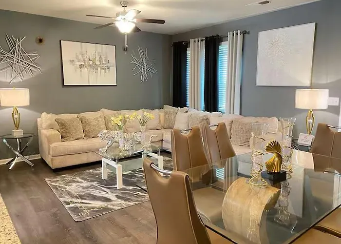 Holiday Three-Bedroom Home